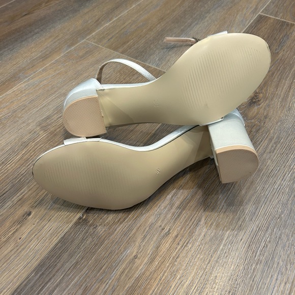 🤩 SALE White Satin Bridal Heels - Picture 9 of 9